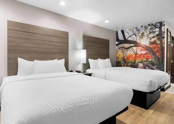 Hotel Clarion Pointe Worth East - Arlington 4*