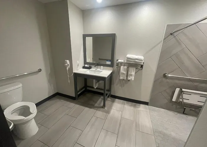 Clarion Pointe Worth East - Arlington Hotel Fort Worth
