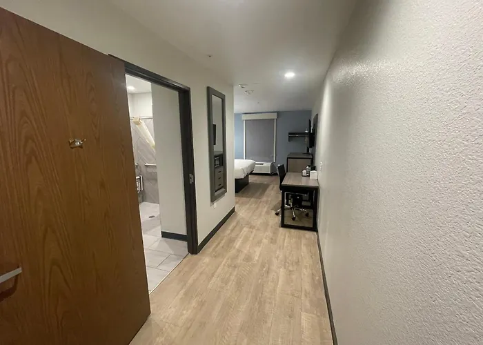 Clarion Pointe Worth East - Arlington Fort Worth