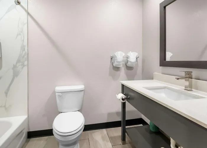 Clarion Pointe Worth East - Arlington Hotel Fort Worth