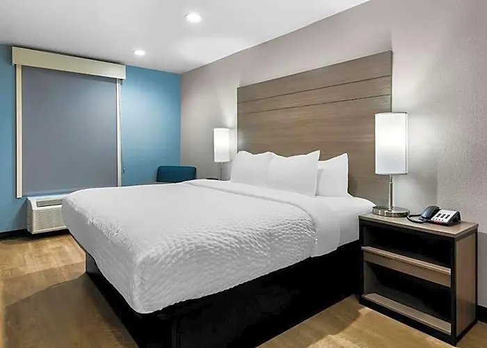 Clarion Pointe Worth East - Arlington Fort Worth