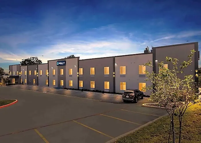 Clarion Pointe Worth East - Arlington 4*