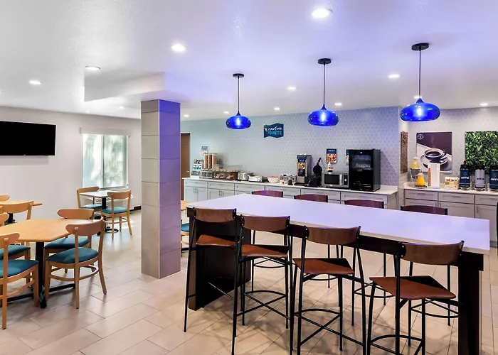 Clarion Pointe Worth East - Arlington Hotel 4*