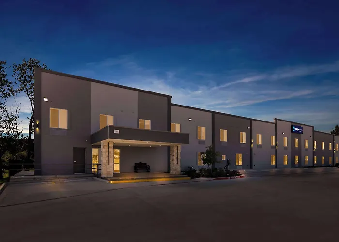 Hotel Clarion Pointe Worth East - Arlington 4*