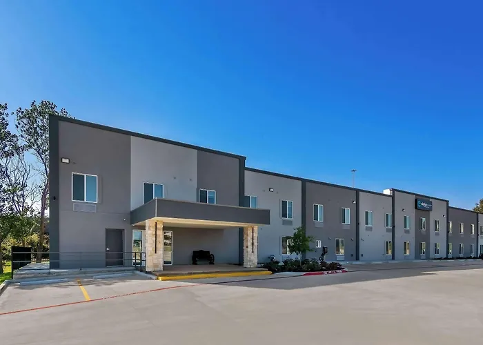 Clarion Pointe Worth East - Arlington Hotel