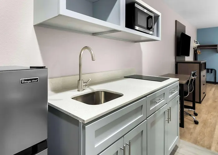 Clarion Pointe Worth East - Arlington 4*