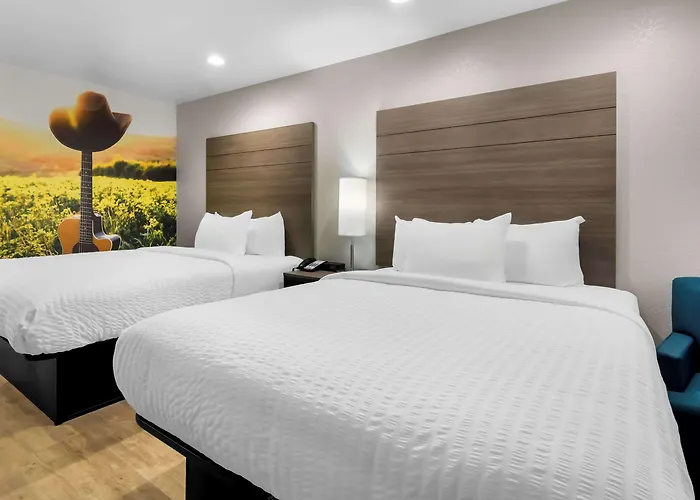 Clarion Pointe Worth East - Arlington 4*